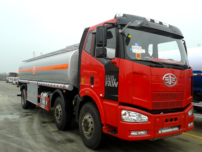 解放小三轴21.6方油罐车