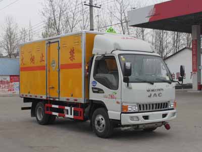 国五江淮厢长4.12米爆破器材运输车