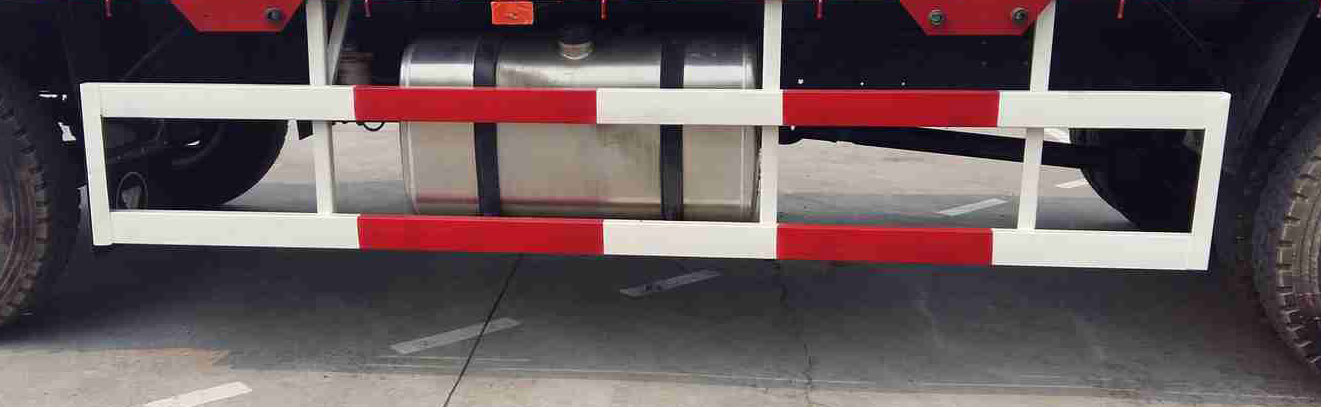 国五欧曼小三轴散装饲料运输车