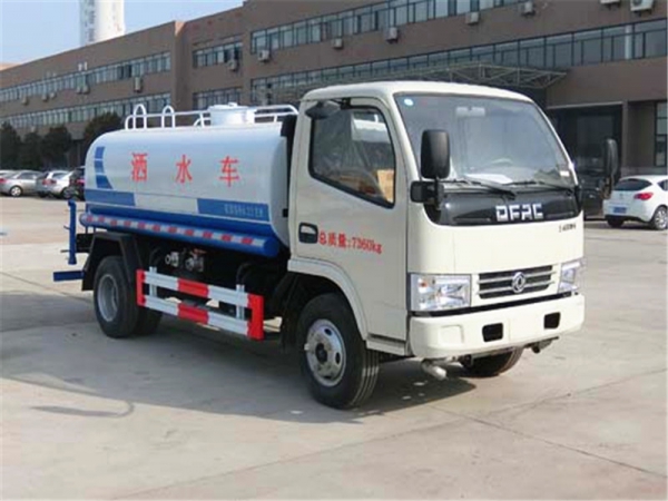 东风国五5吨洒水车