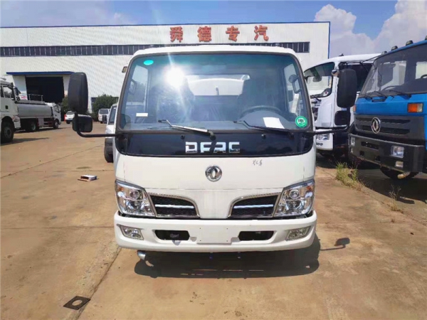 东风国五5吨洒水车