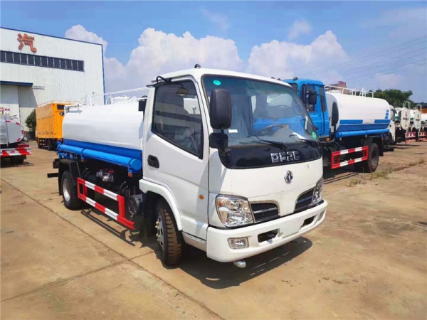 东风国五5吨洒水车