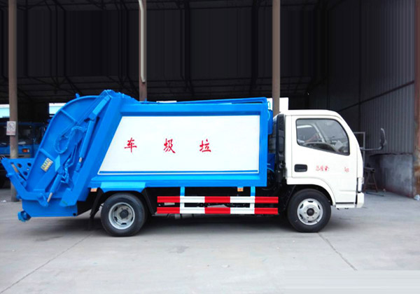 东风锐铃5方压缩式垃圾车