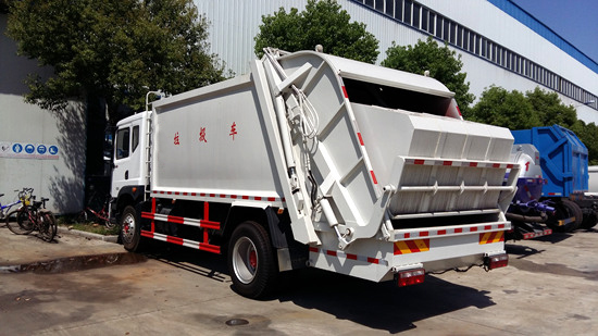 东风多利卡D9压缩垃圾车