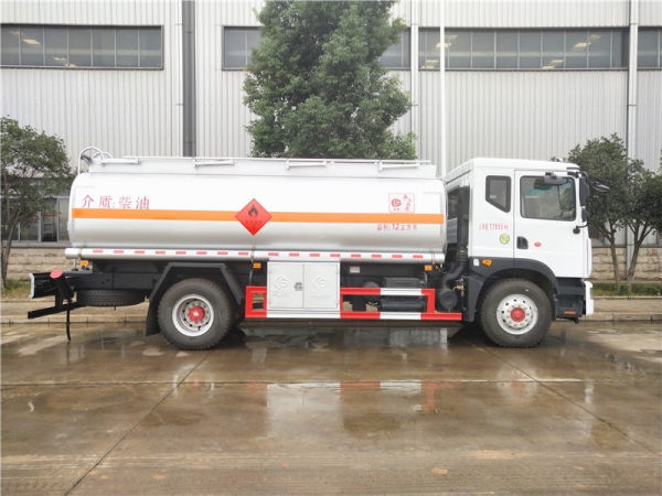 东风新款加油车12立方