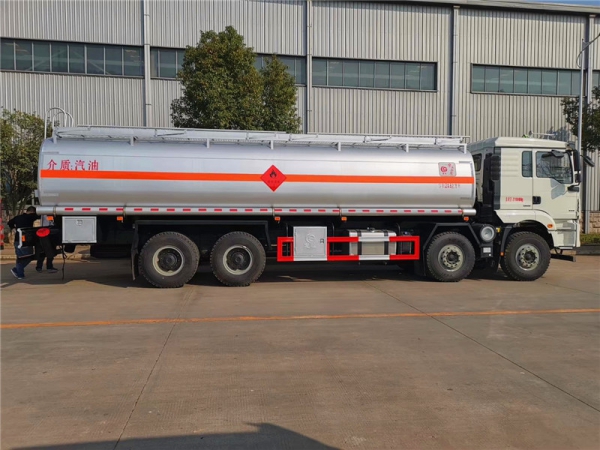 陕汽前四后八运油车28.5立方