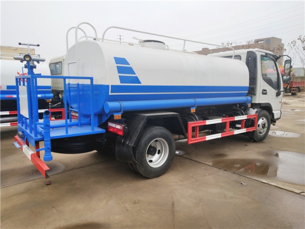 江淮5方洒水车