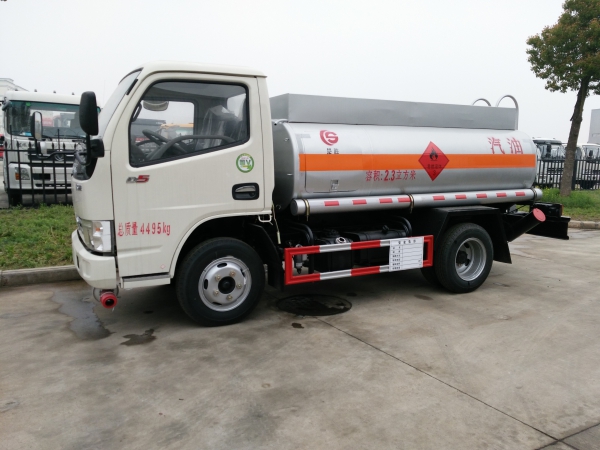 东风多利卡蓝牌2吨加油车