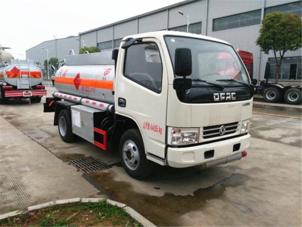 东风多利卡蓝牌2吨加油车