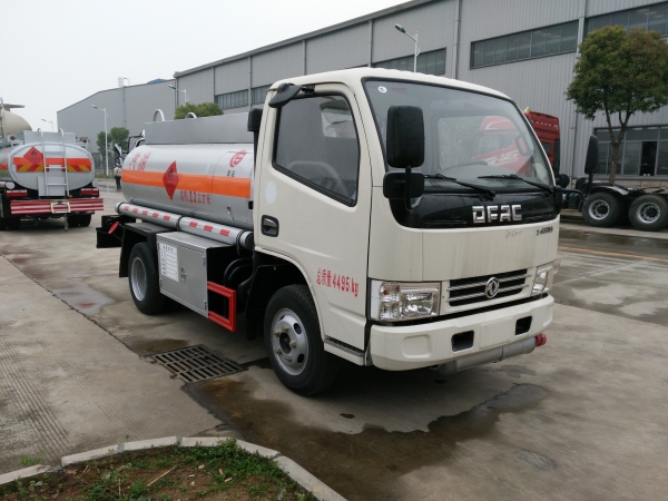 东风多利卡蓝牌2吨加油车