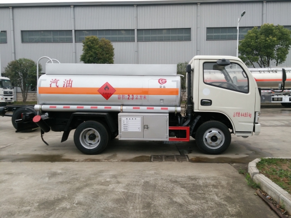 东风多利卡蓝牌2吨加油车