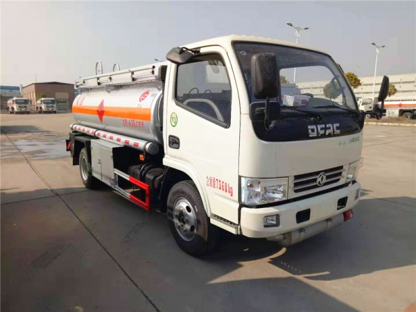 东风小多利卡4.35方加油车