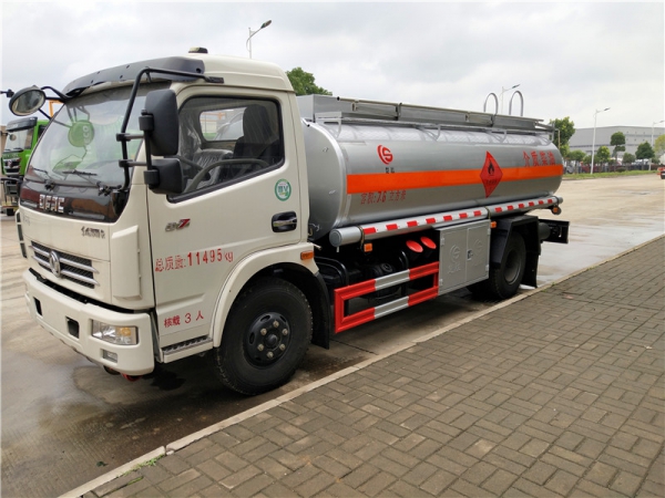 东风多利卡7.6方加油车