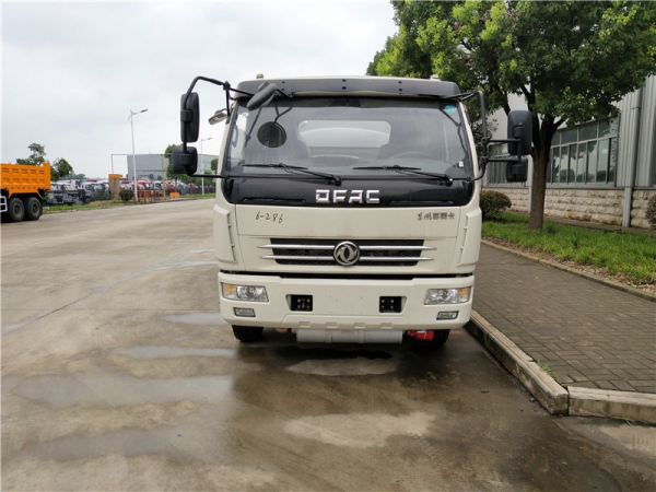 东风多利卡7.6方加油车