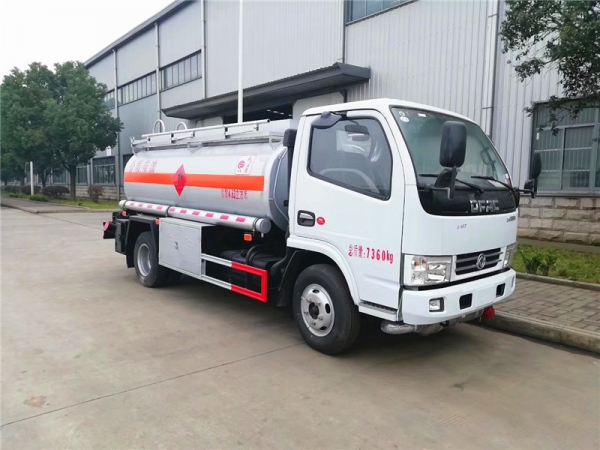 东风多利卡4.63方加油车