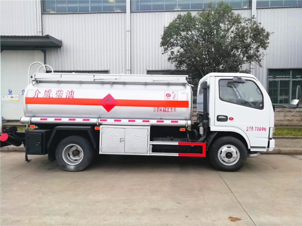 东风多利卡4.63方加油车