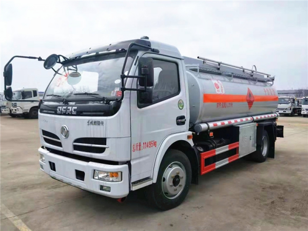 东风多利卡8.09方加油车