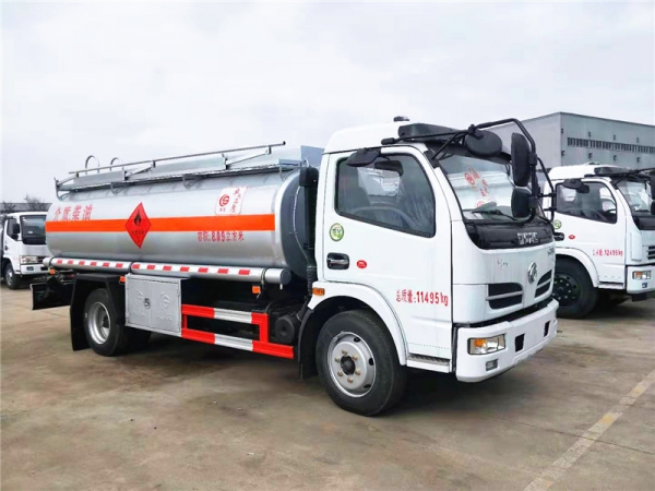 东风多利卡8.09方加油车