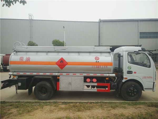 东风多利卡8.09方加油车