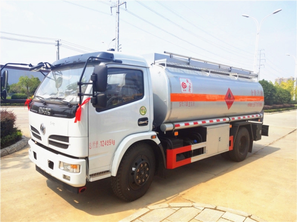 东风多利卡10方加油车