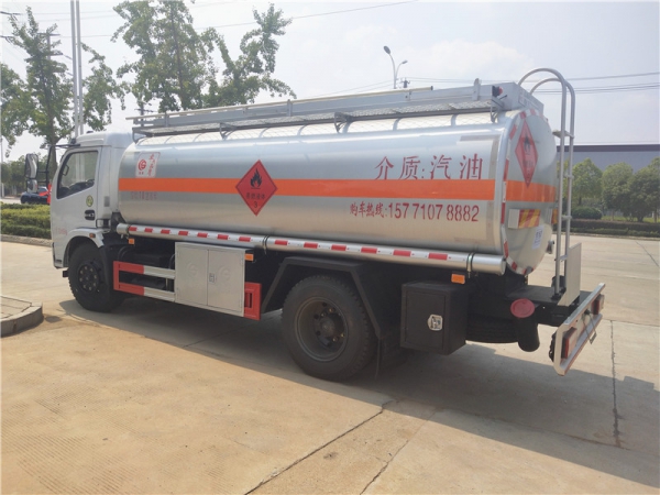 东风多利卡10方加油车