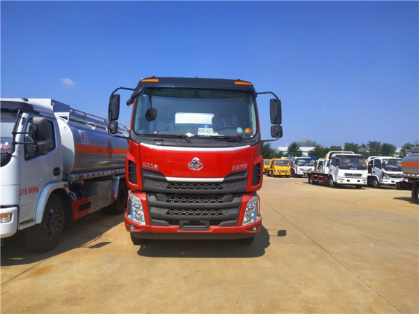 柳汽乘龙14.7方运油车