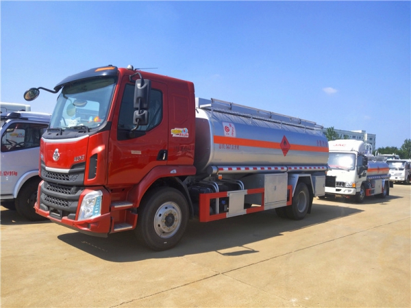 柳汽乘龙14.7方运油车