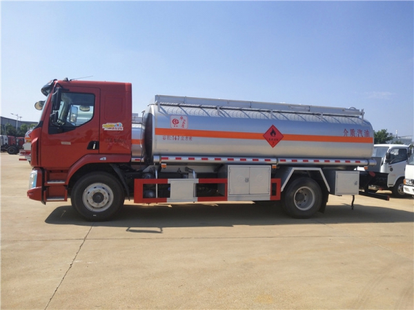 柳汽乘龙14.7方运油车