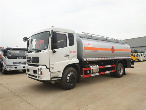 东风天锦13.8方运油车