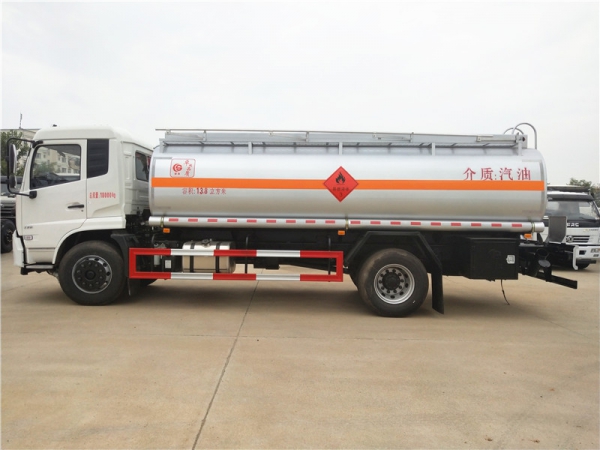 东风天锦13.8方运油车