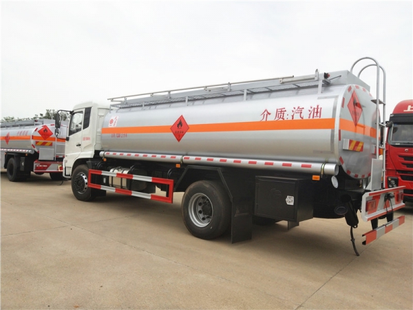 东风天锦13.8方运油车