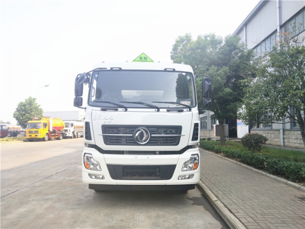 东风天龙30方铝合金油车