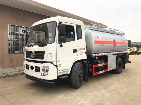 东风专底13方加油车