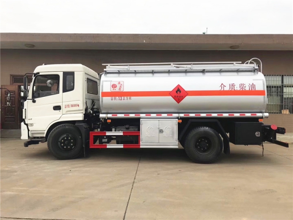 东风专底13方加油车