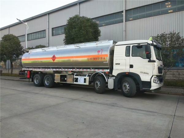 重汽豪沃30.5方铝合金油车