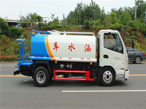凯马5方洒水车