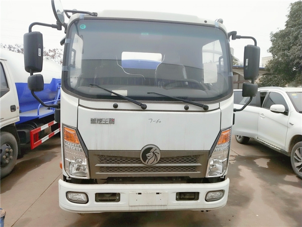 重汽5方洒水车
