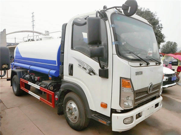 重汽5方洒水车