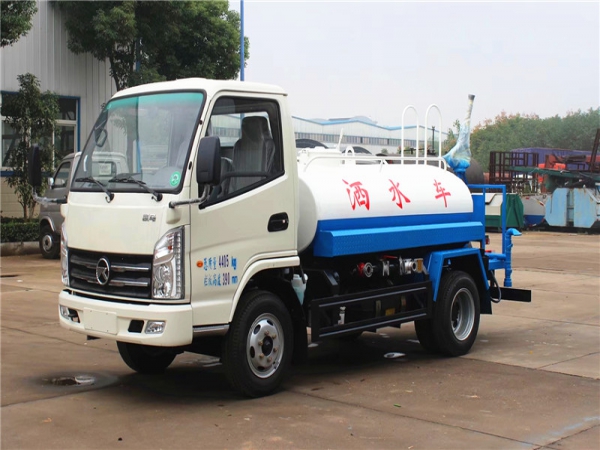 凯马蓝牌2吨洒水车
