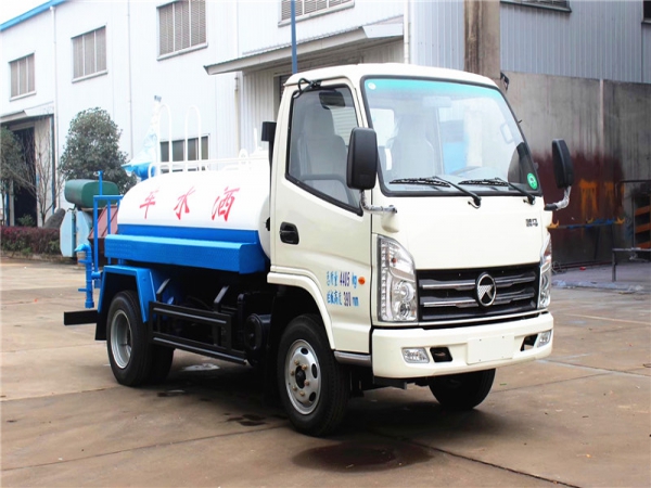 凯马蓝牌2吨洒水车