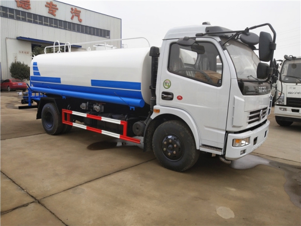 东风多利卡10方洒水车