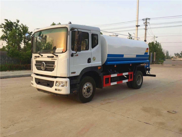 东风D9洒水车12方
