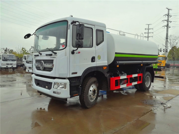 东风D9洒水车12方