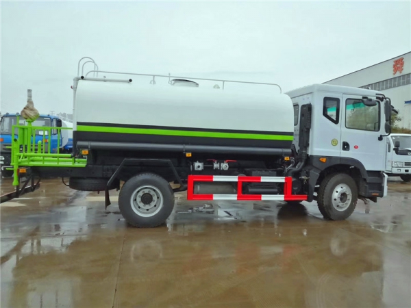 东风D9洒水车12方