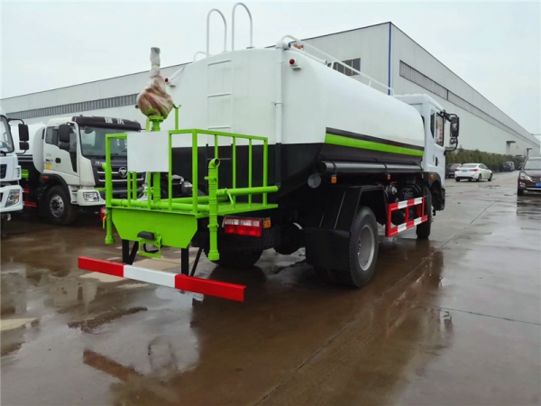 东风D9洒水车12方