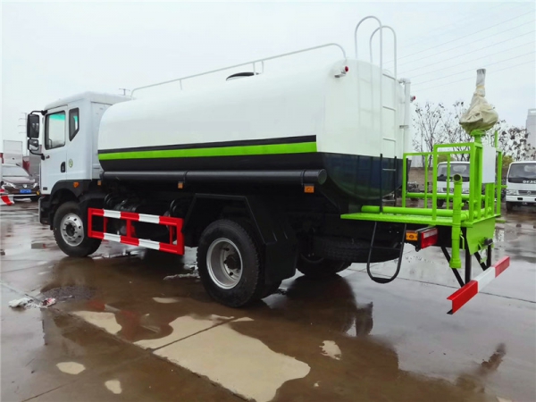 东风D9洒水车12方