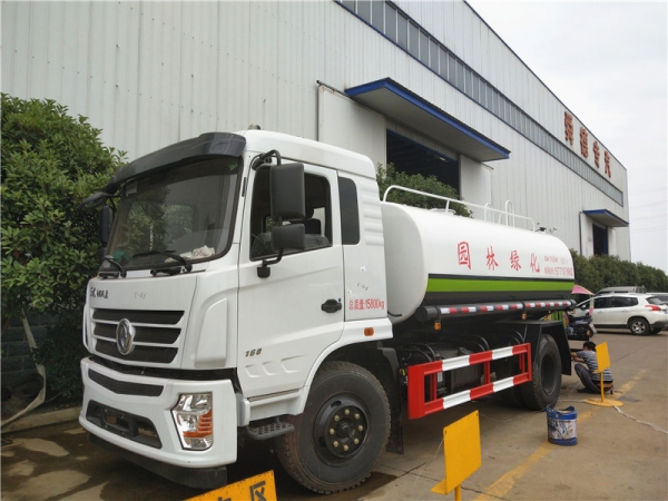 东风专底12方洒水车