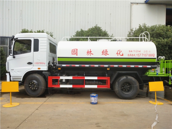 东风专底12方洒水车
