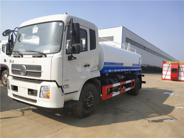 东风天锦12方洒水车