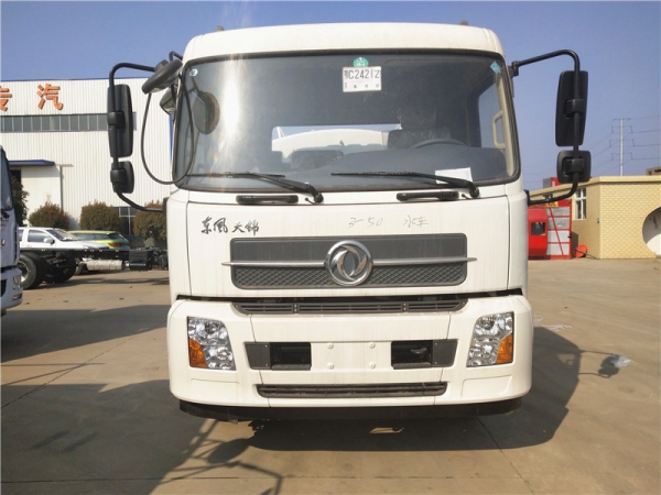 东风天锦12方洒水车